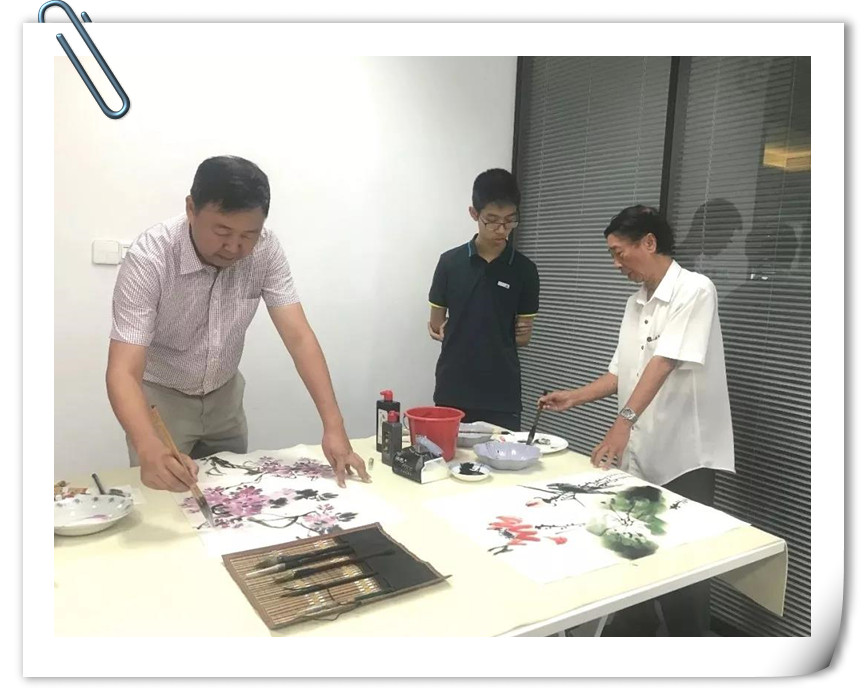 進(jìn)貿(mào)通周末|著名國(guó)畫大師蒞臨進(jìn)貿(mào)通贈(zèng)《映日荷花》《紫氣東來》